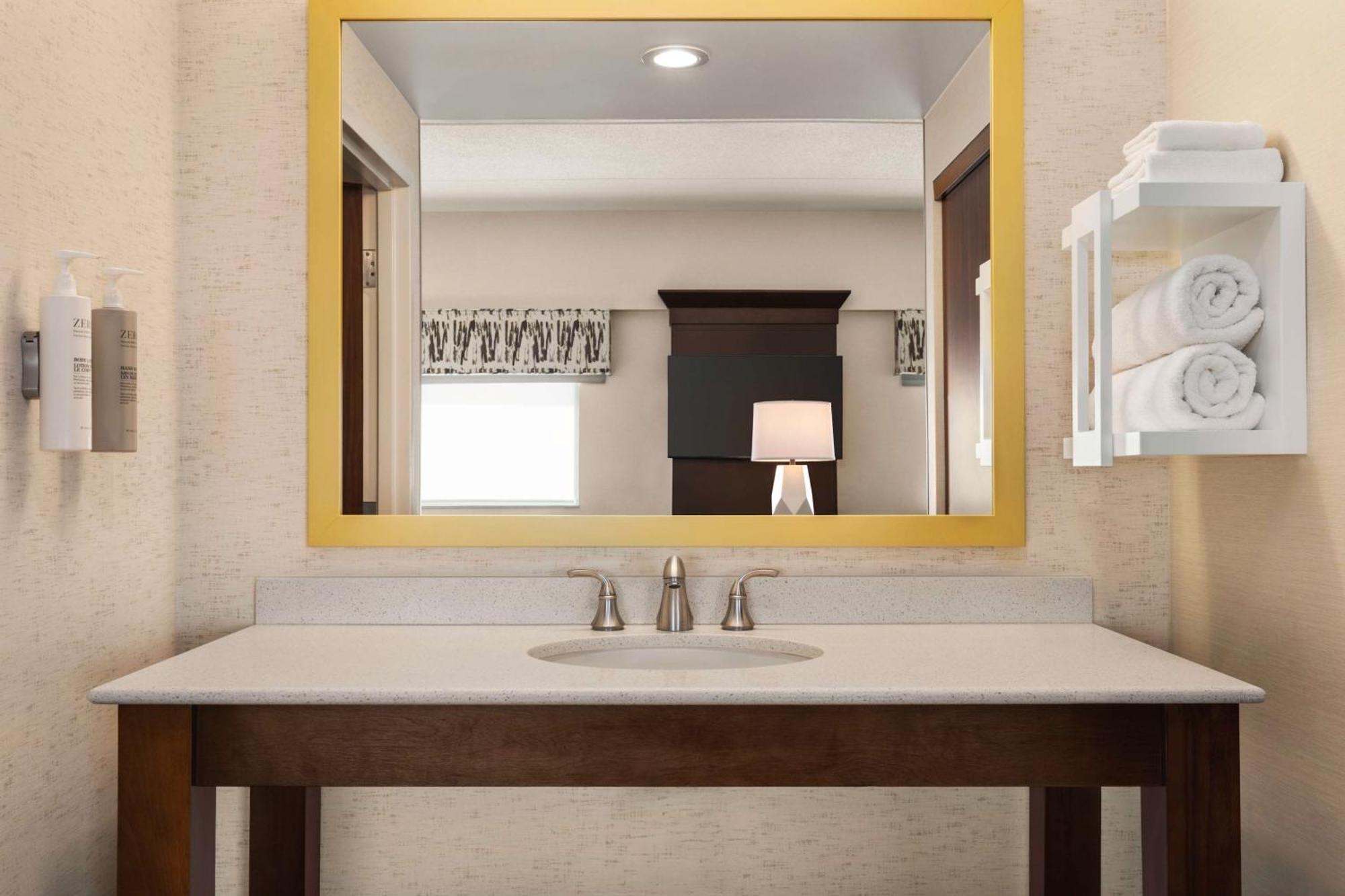 Hampton Inn & Suites Pittsburgh Waterfront West Homestead Bagian luar foto