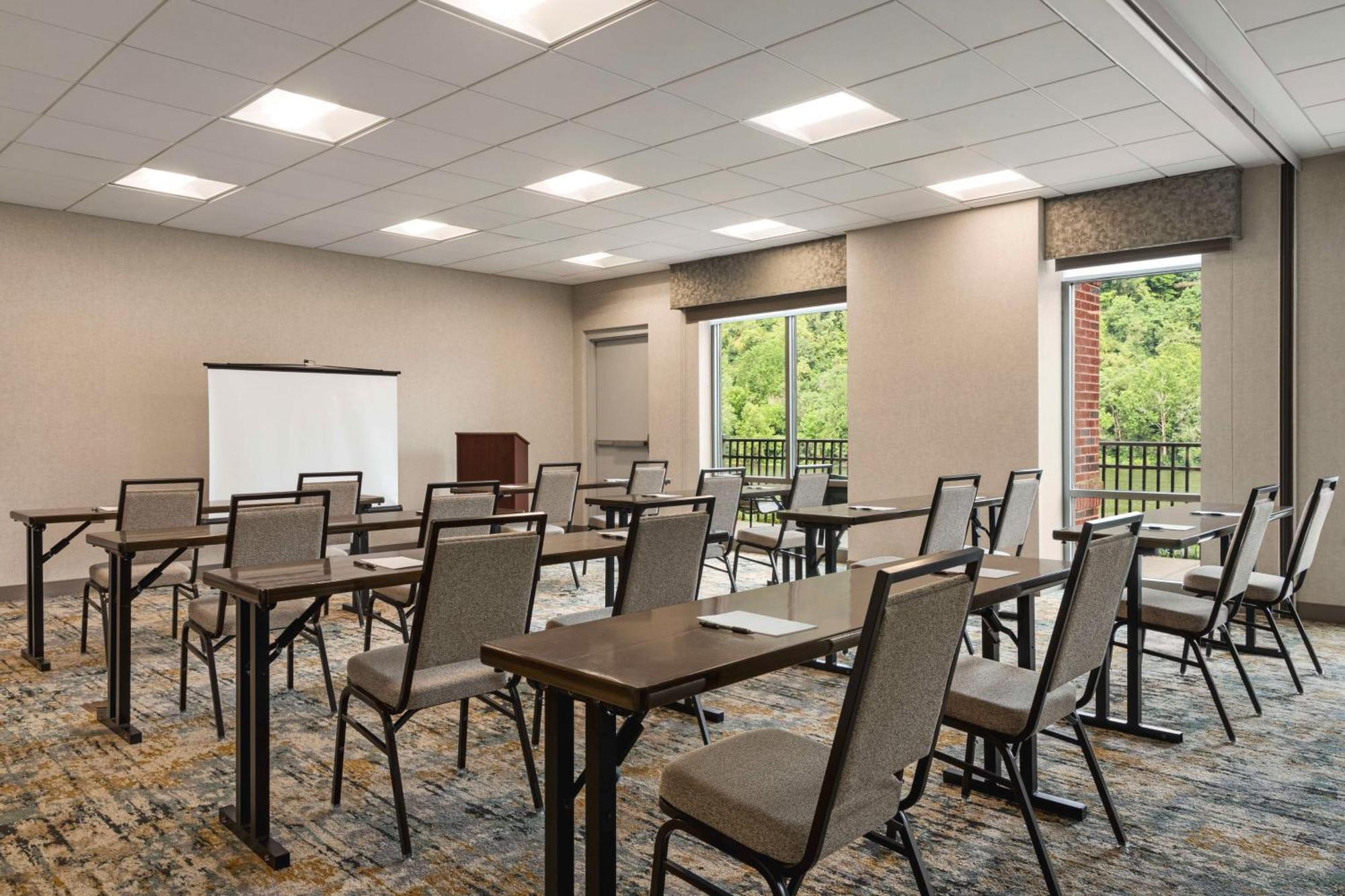 Hampton Inn & Suites Pittsburgh Waterfront West Homestead Bagian luar foto
