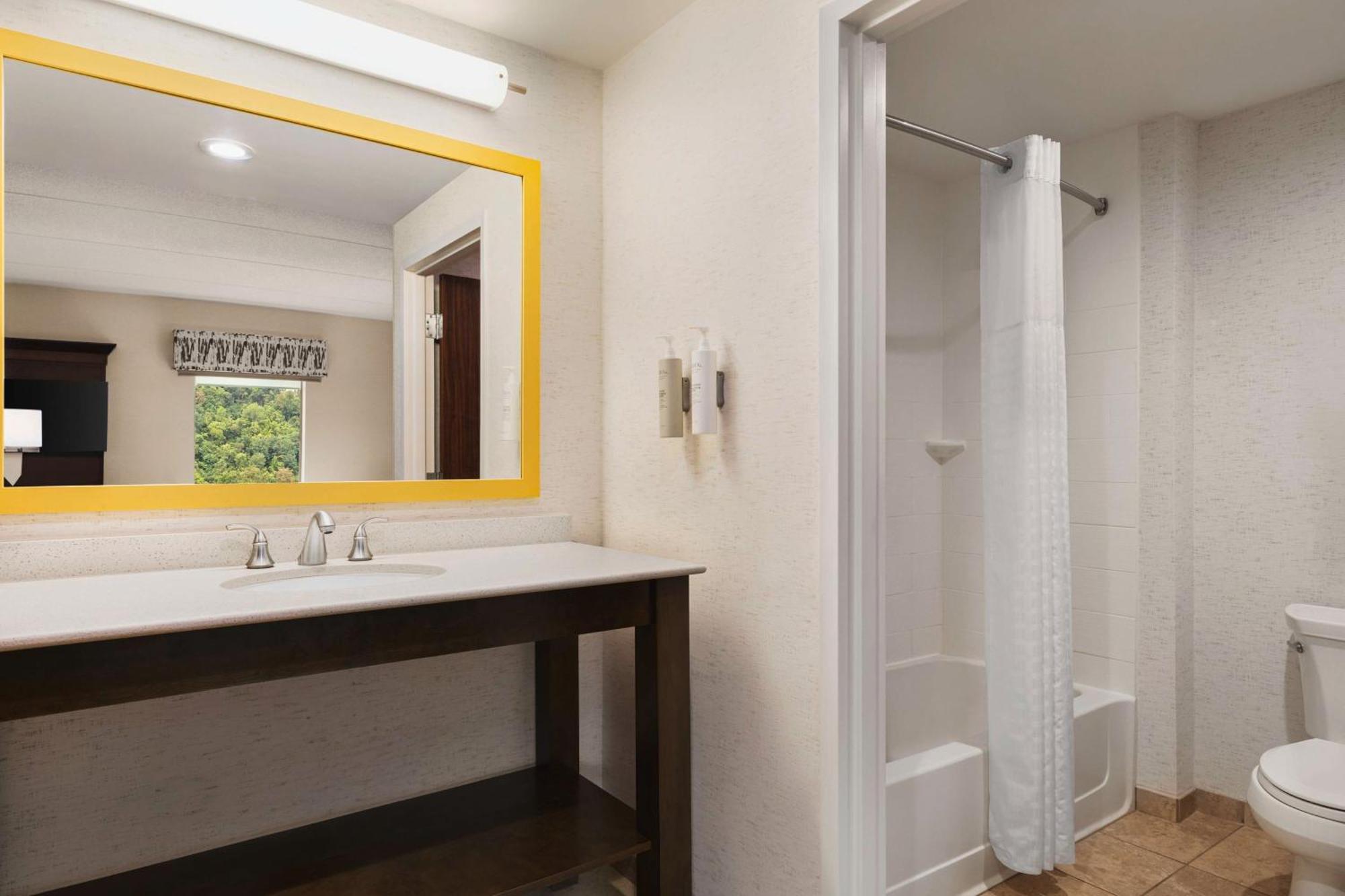 Hampton Inn & Suites Pittsburgh Waterfront West Homestead Bagian luar foto