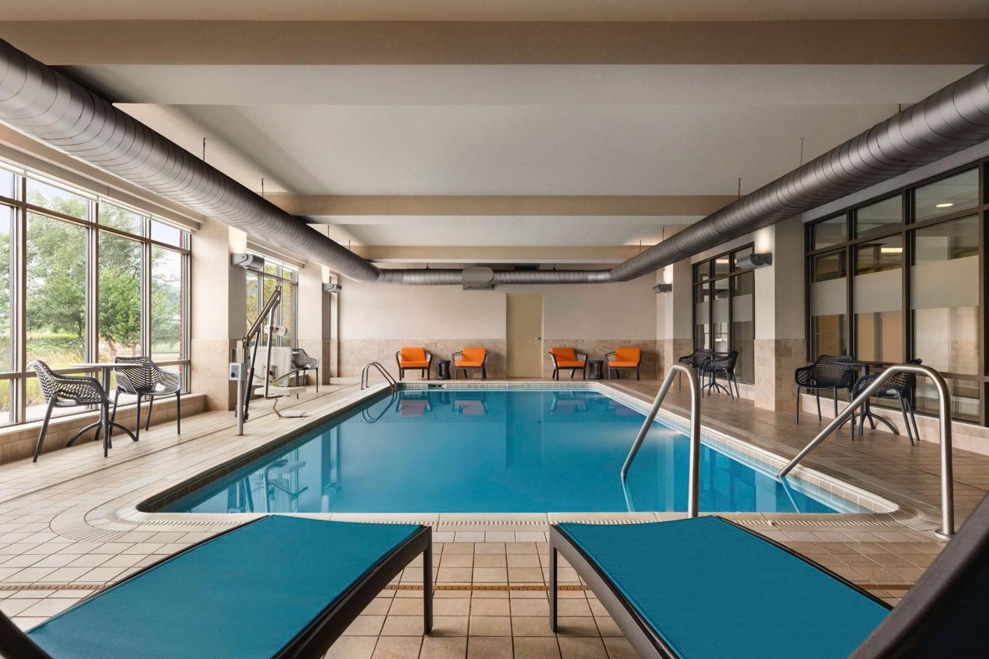 Hampton Inn & Suites Pittsburgh Waterfront West Homestead Bagian luar foto