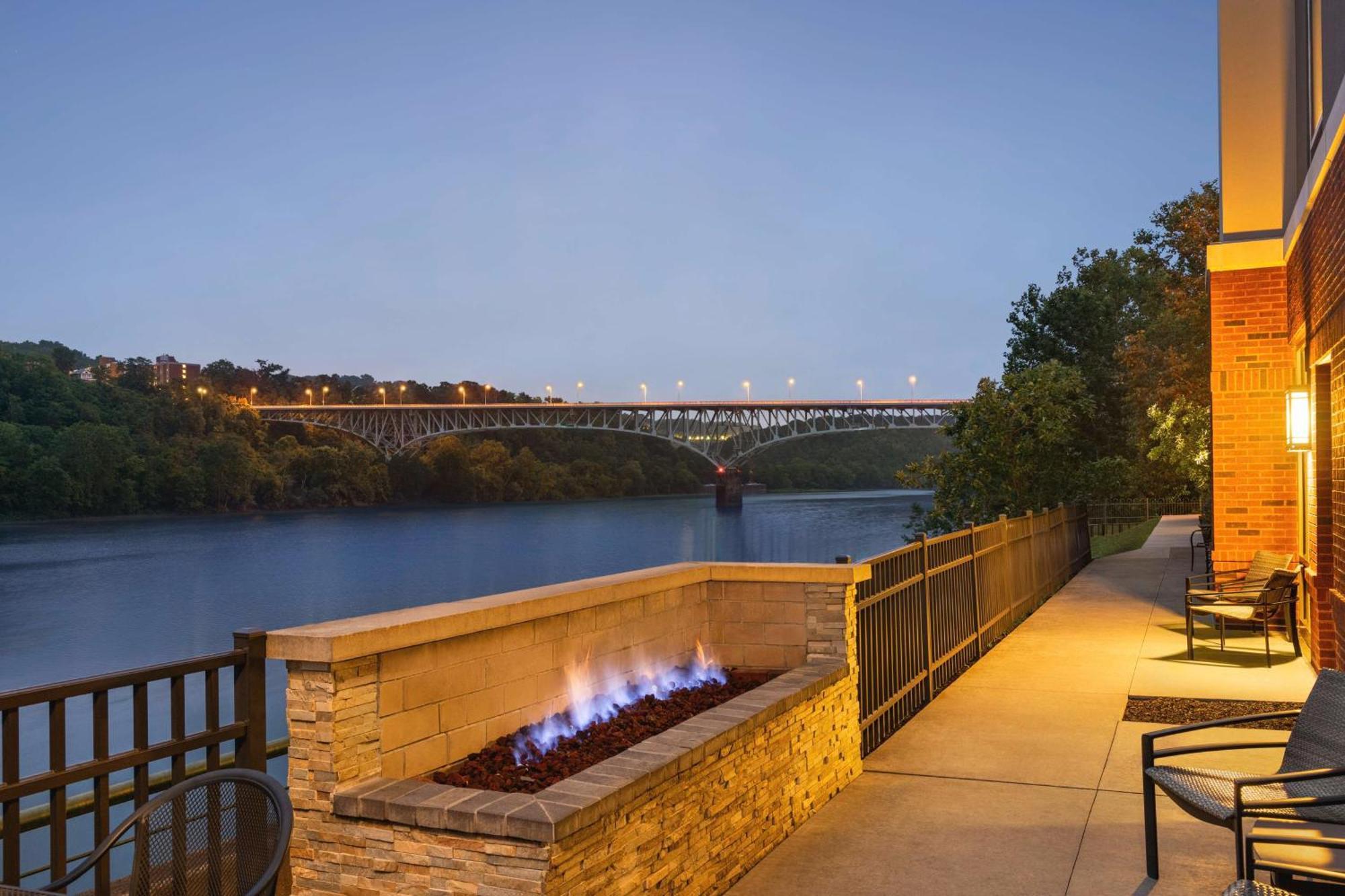 Hampton Inn & Suites Pittsburgh Waterfront West Homestead Bagian luar foto