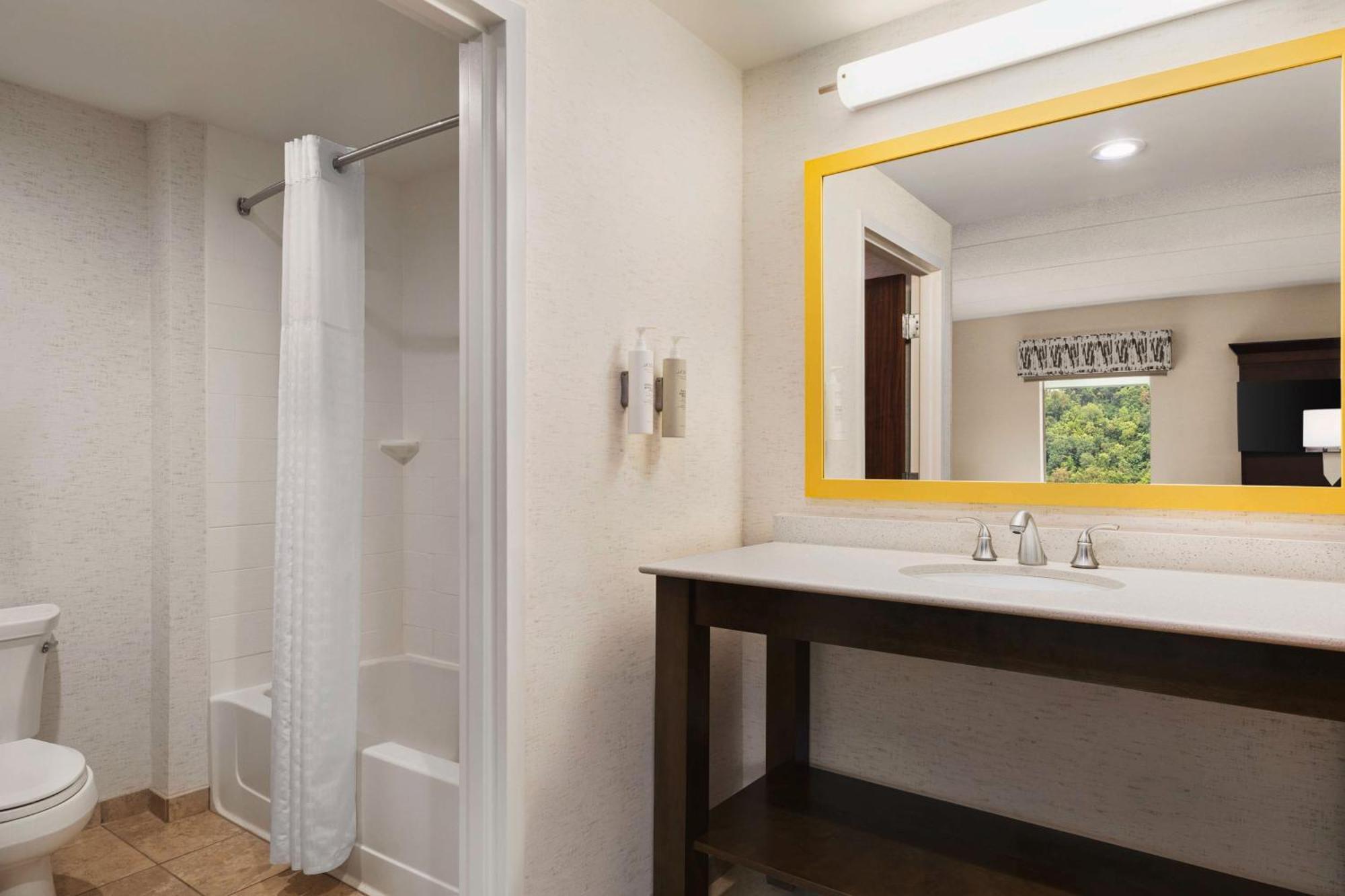 Hampton Inn & Suites Pittsburgh Waterfront West Homestead Bagian luar foto